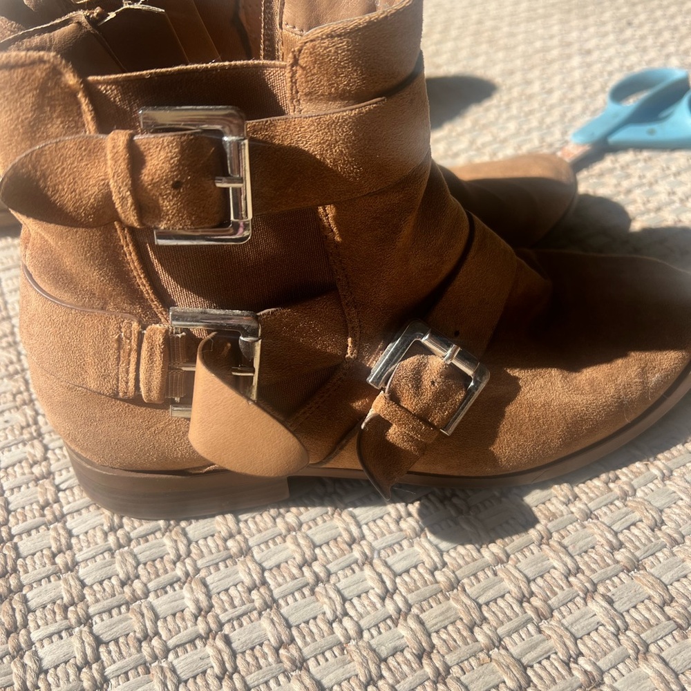 Buckled flat boots